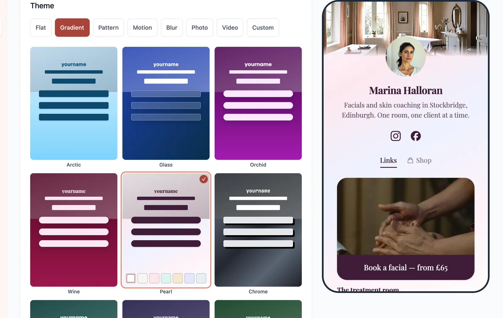 The Theme section with tabs for Flat, Gradient, Pattern, Motion, Blur, Photo, Video and Custom, above a grid of named presets with one selected.